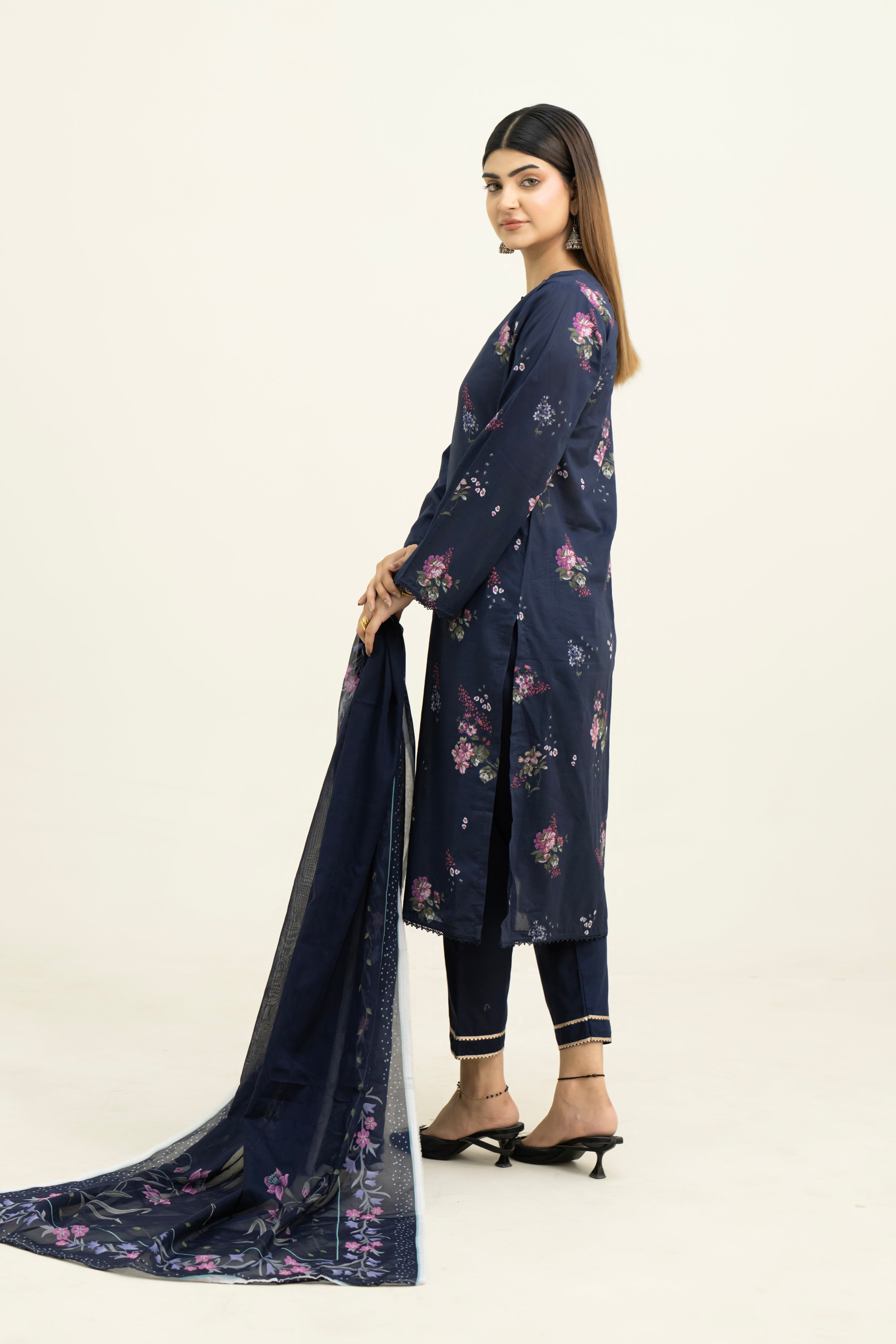 Momina-05