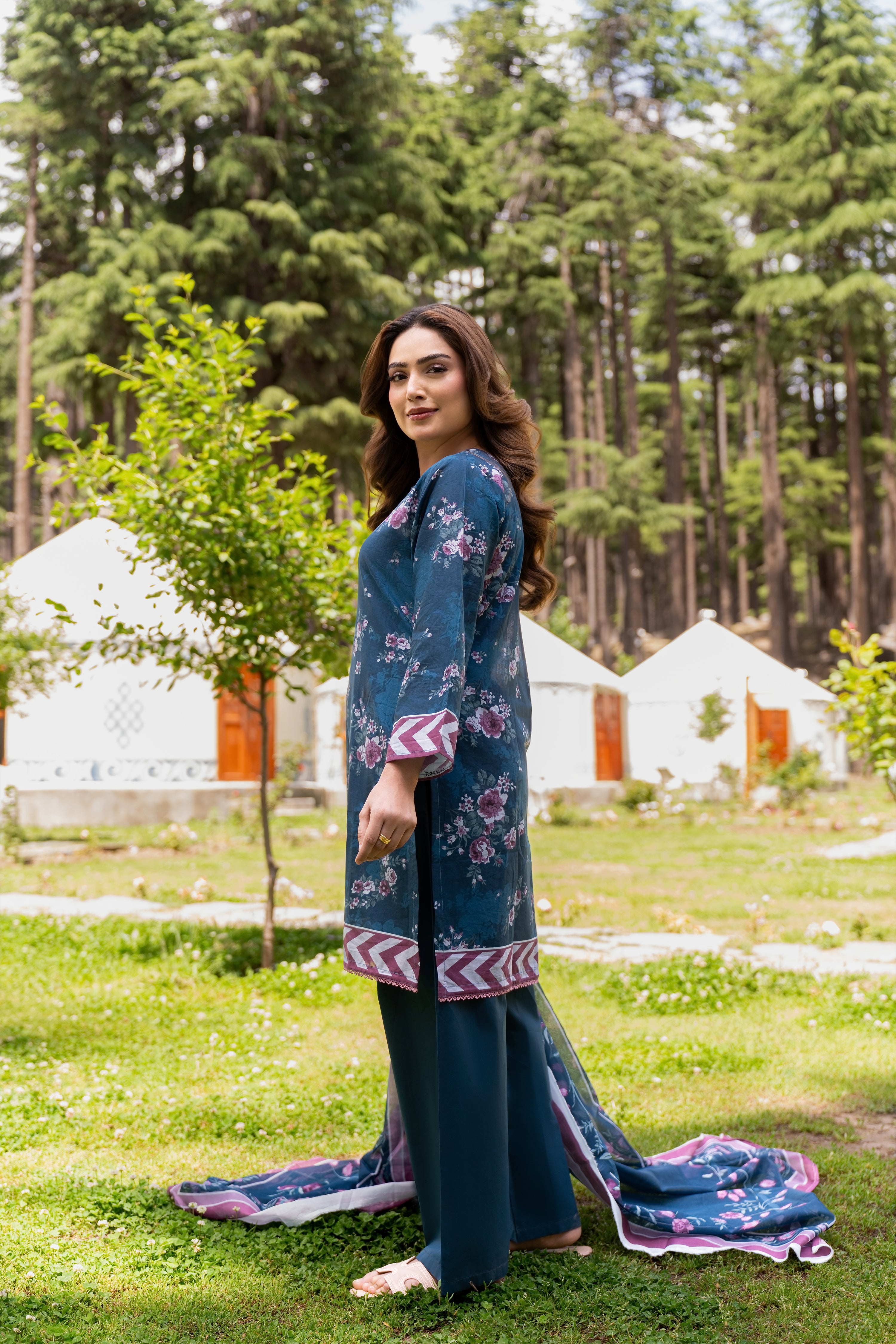 Naaze Gul-02