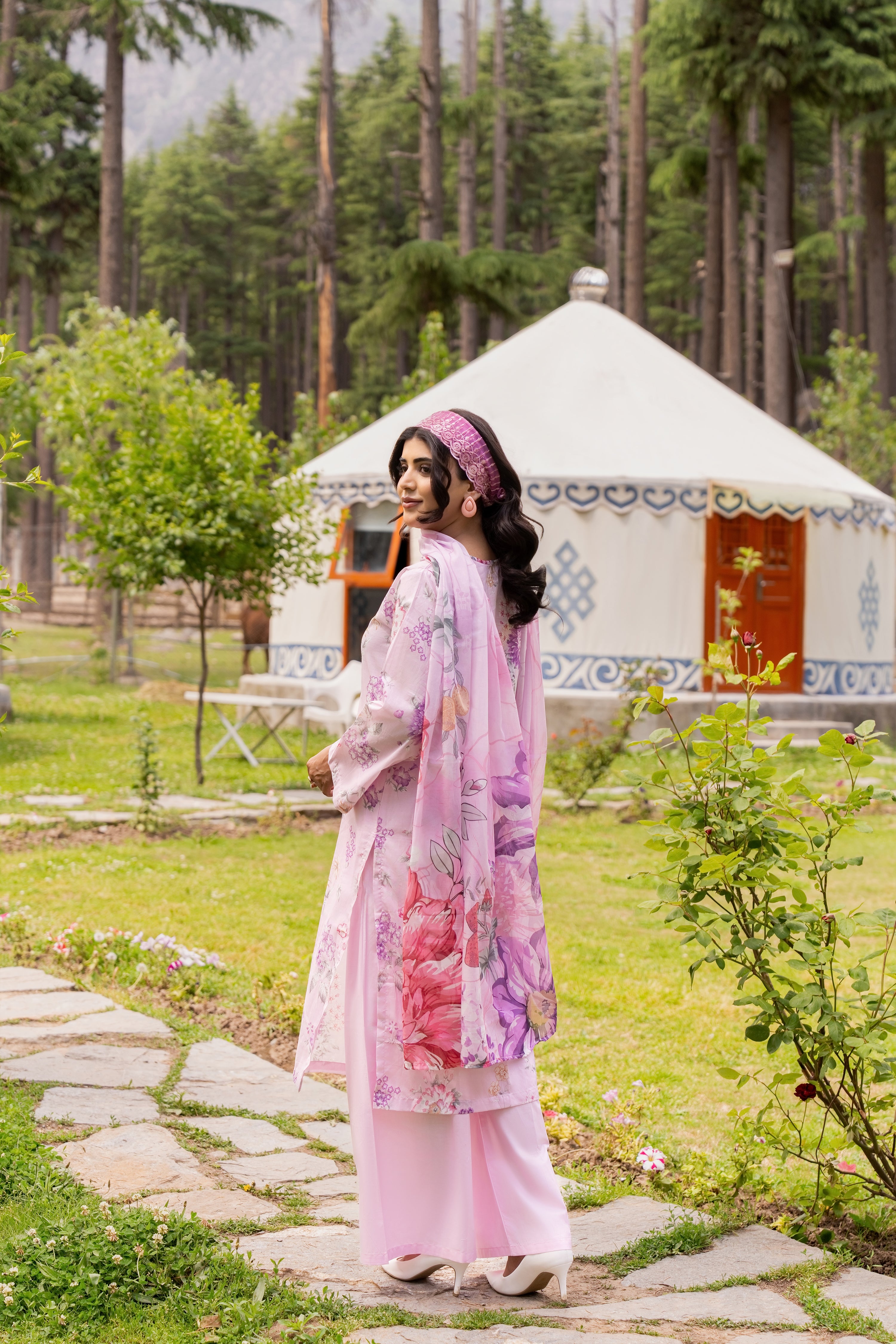 Naaze Gul-01