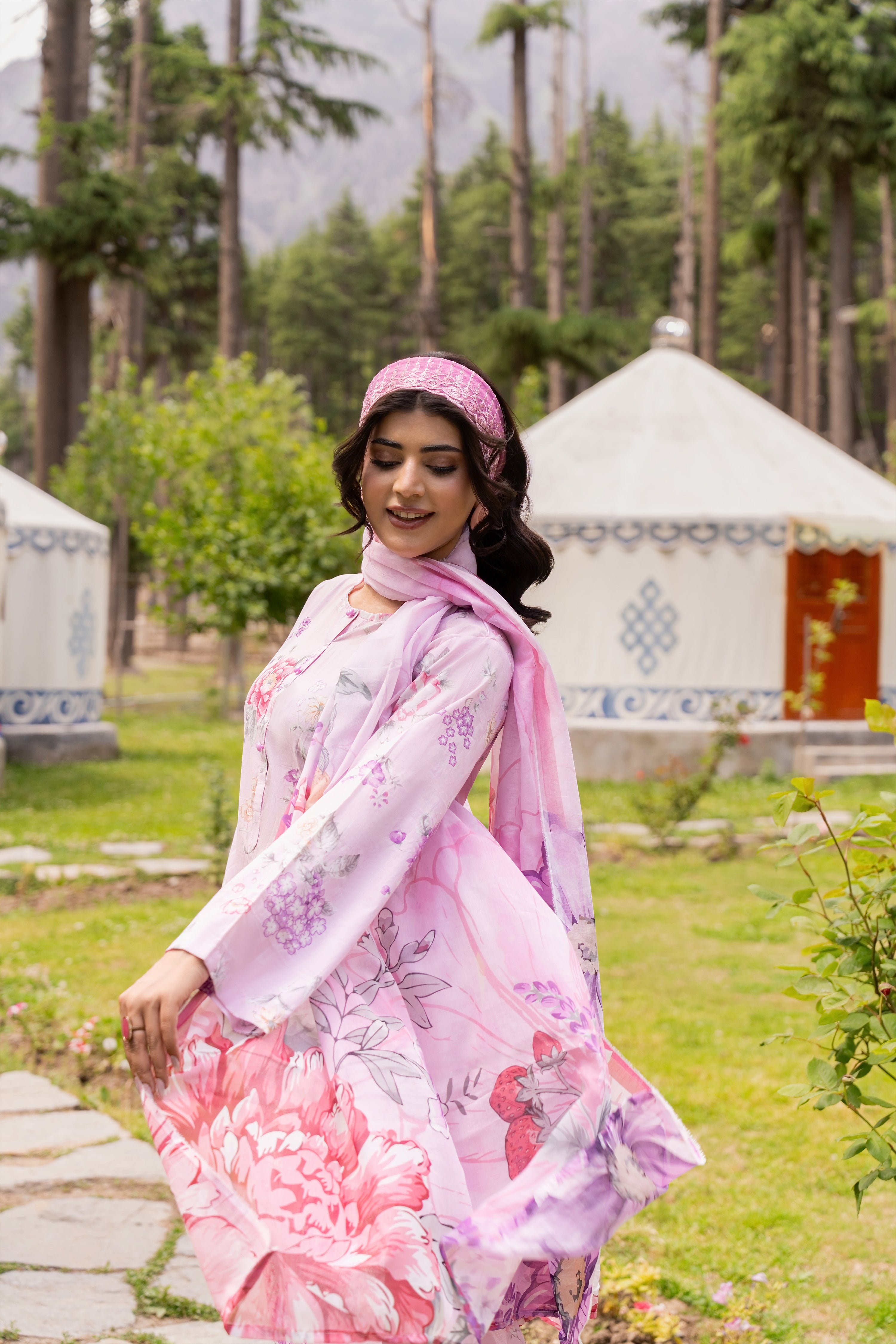 Naaze Gul-01